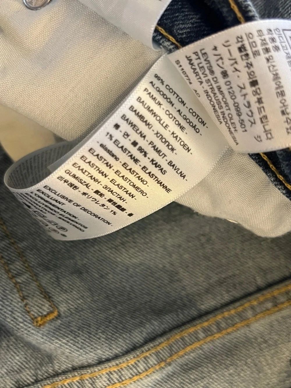 Levi's Men's Blue Bootcut Jeans - Picture 5 of 7